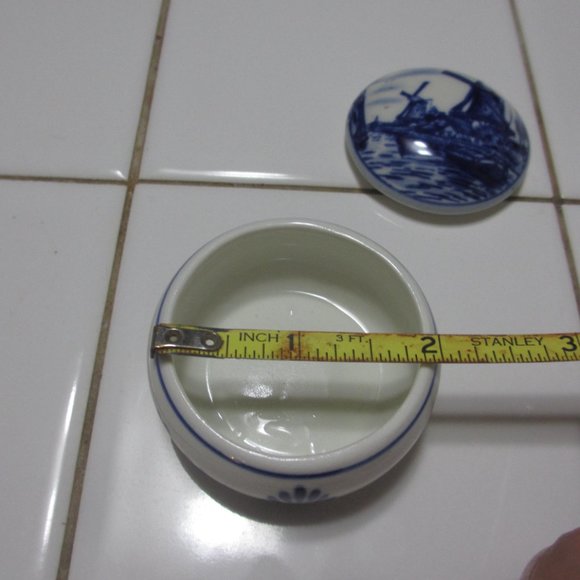 Tiny, tiny Delft Trinket Box Handpainted made in Holland Vintage 1970`s - Picture 8 of 9